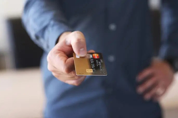 厦门火车站:繁忙交通枢纽与城市文化交汇点 厦门火车站:繁忙交通枢纽与城市文化交汇点